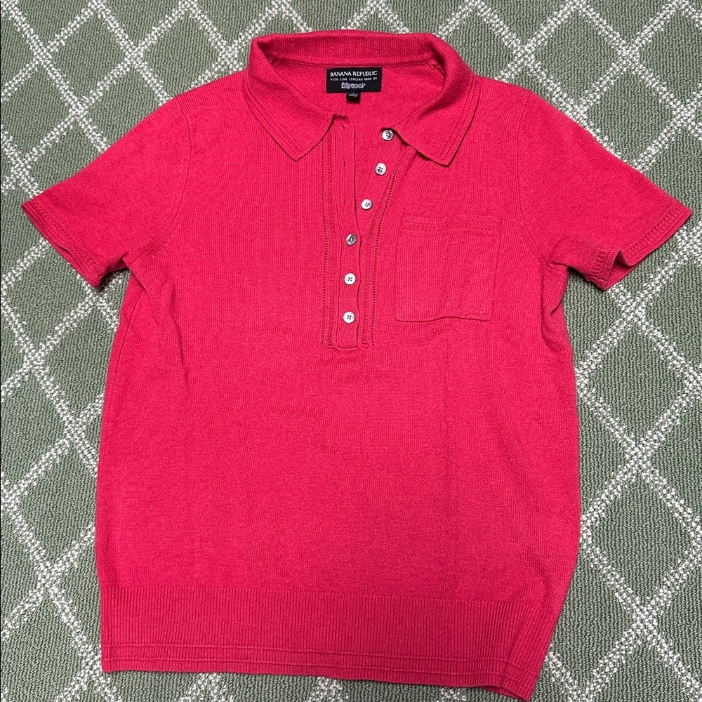 Banana Republic Fuchsia colored short sleeve sweater